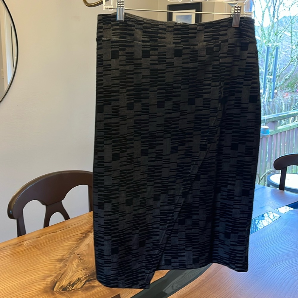 Black and gray knit skirt fully lined. Length is 25 inches. Waist is 30 inches